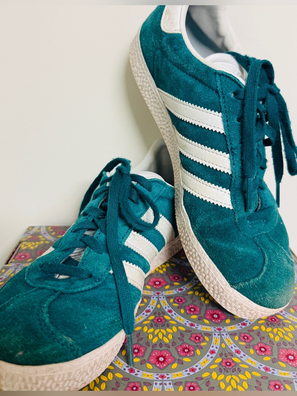 Adidas Kids size 4 Gazelle